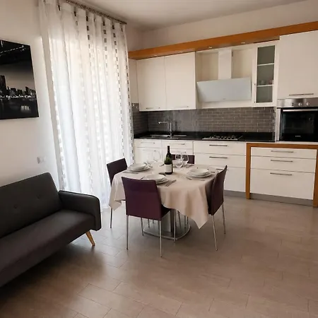 Marisa Ingresso Indipendente Con Corte E Garage Lejlighed Civitanova Marche