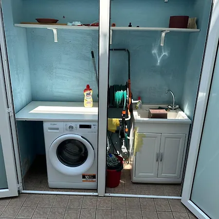 Marisa Ingresso Indipendente Con Corte E Garage Apartman